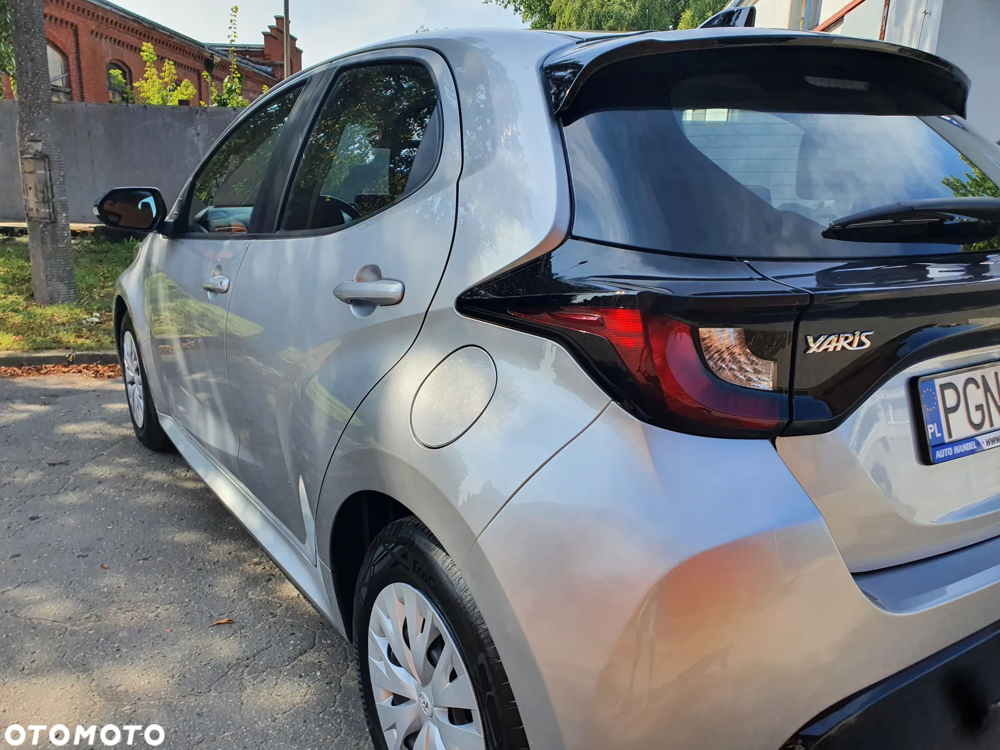 Toyota Yaris Hybrid 1.5 VVT-i Comfort mit Design Paket - 6