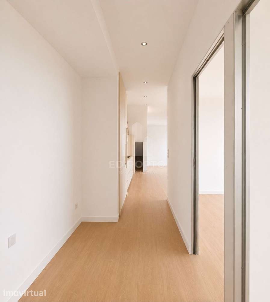 Apartamento T2+1 Totalmente Renovado com 2 Terraços e Box – Pedroso, V - Grande imagem: 5/19