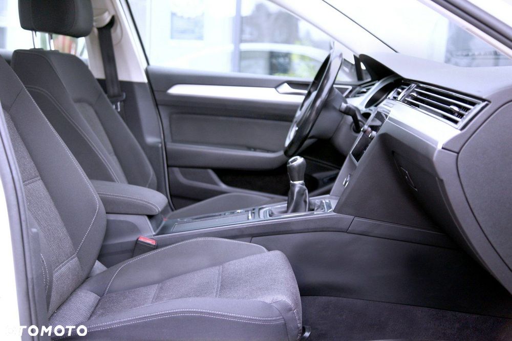 Volkswagen Passat - 18