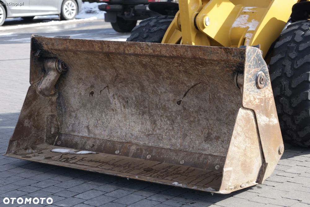 Caterpillar CAT 906M - 24