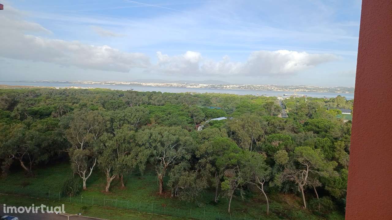 Excelente apartamento na praia de S. João da Caparica - Grande imagem: 2/11