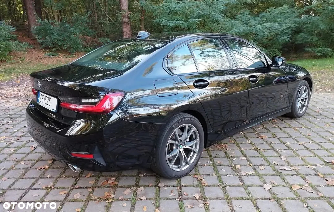 BMW Seria 3 318d Sport Line - 3