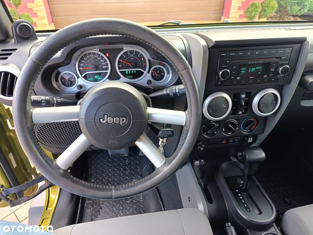 Jeep Wrangler Unlimited 3.8 Automatik Sahara - 26