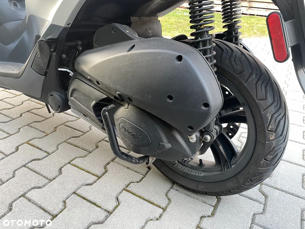 Piaggio MP-3 - 6