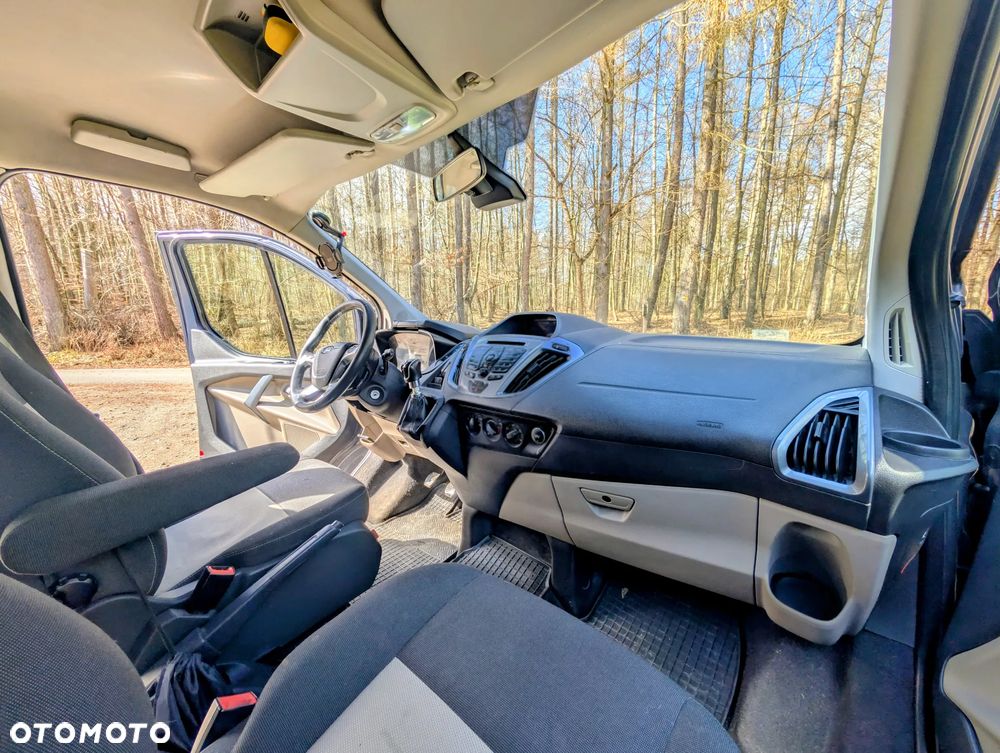 Ford Tourneo Custom - 17
