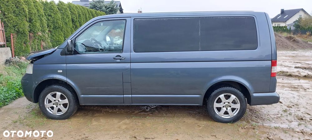 Volkswagen Caravelle - 1