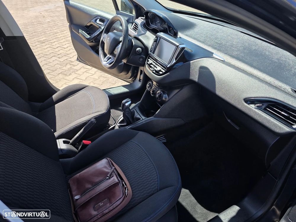 Peugeot 208 1.2 PureTech Signature - 8