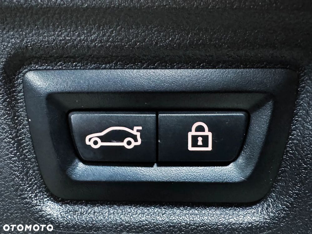 BMW Seria 3 320d xDrive M Sport Shadow - 17