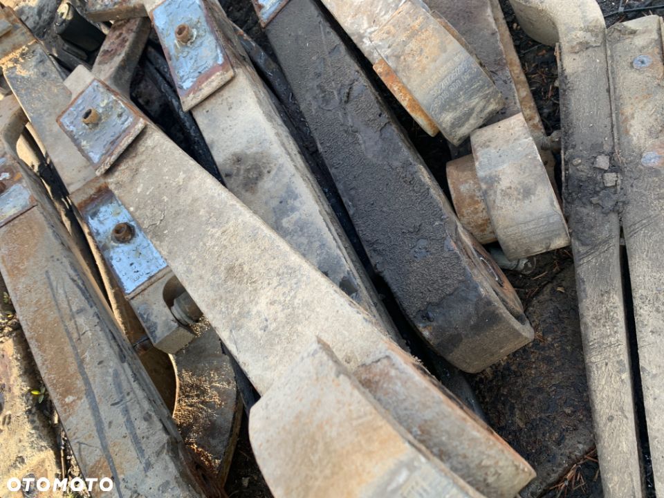 5010600763 Resor tylny 2-piórowy lewy tył na poduszce Renault - 2