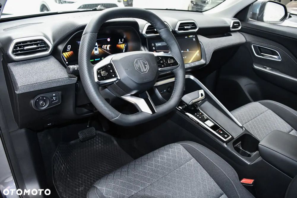 MG ZS Hybrid+ - 10