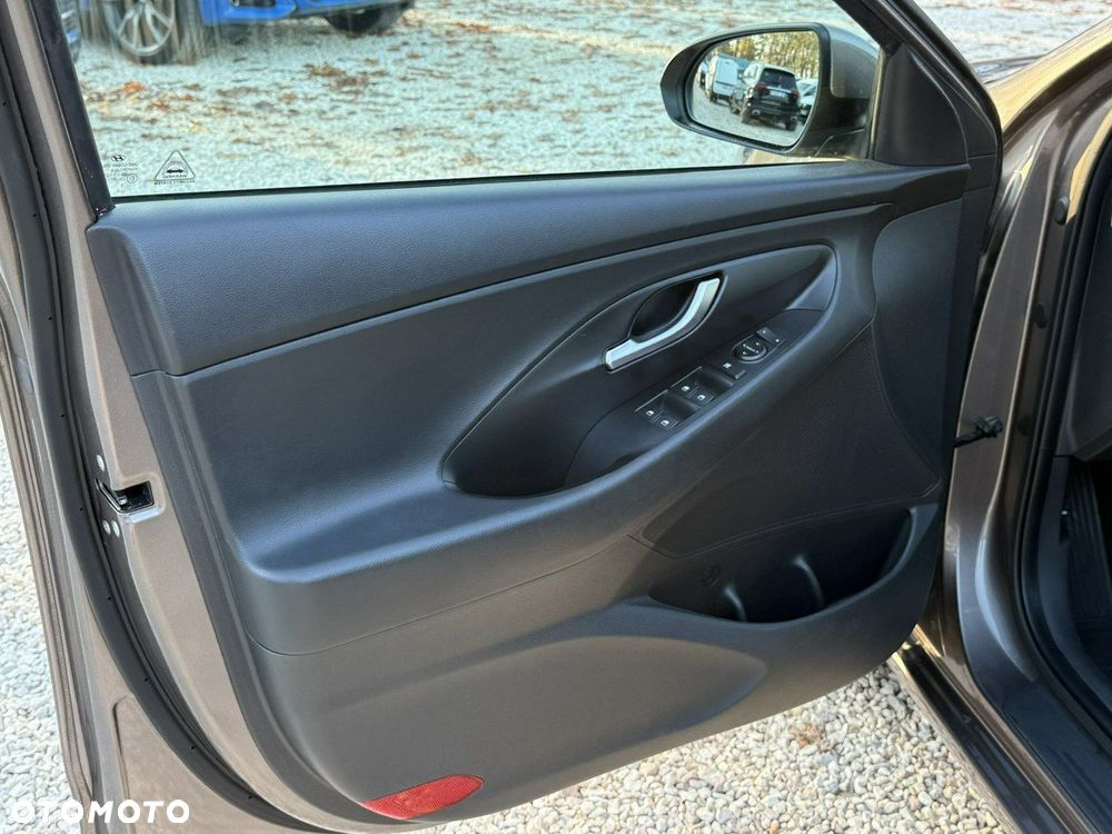 Hyundai i30 1.5 DPI Classic + - 13