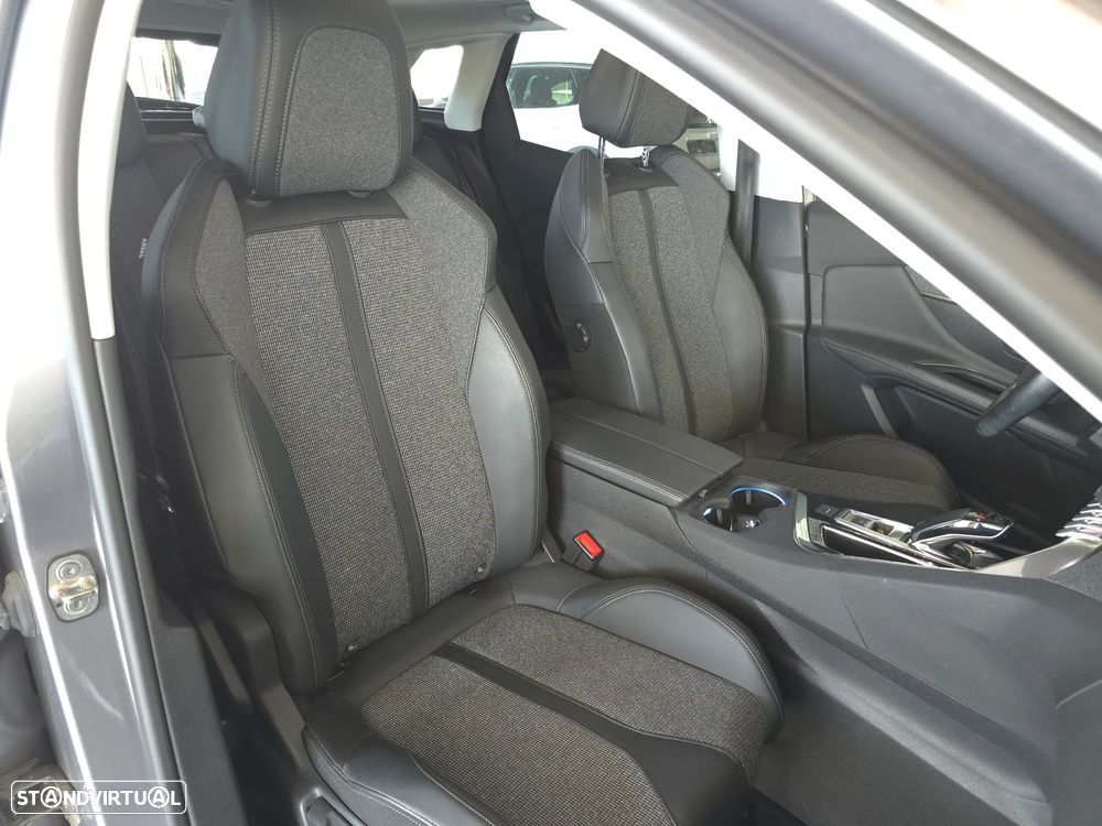 Peugeot 3008 1.5 BlueHDi Allure EAT8 — fotografia 19