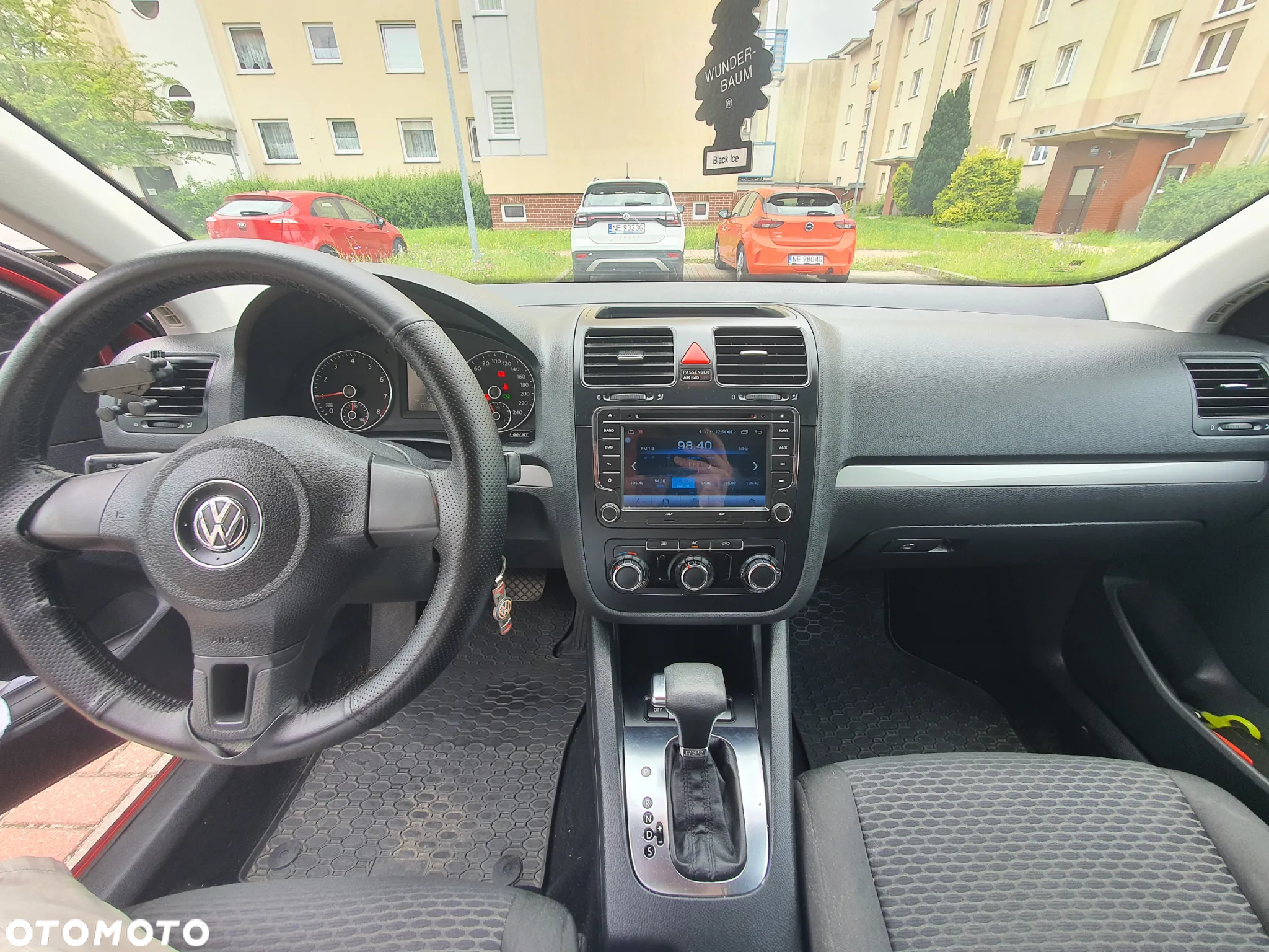Volkswagen Jetta 1.6 Trendline DSG - 17