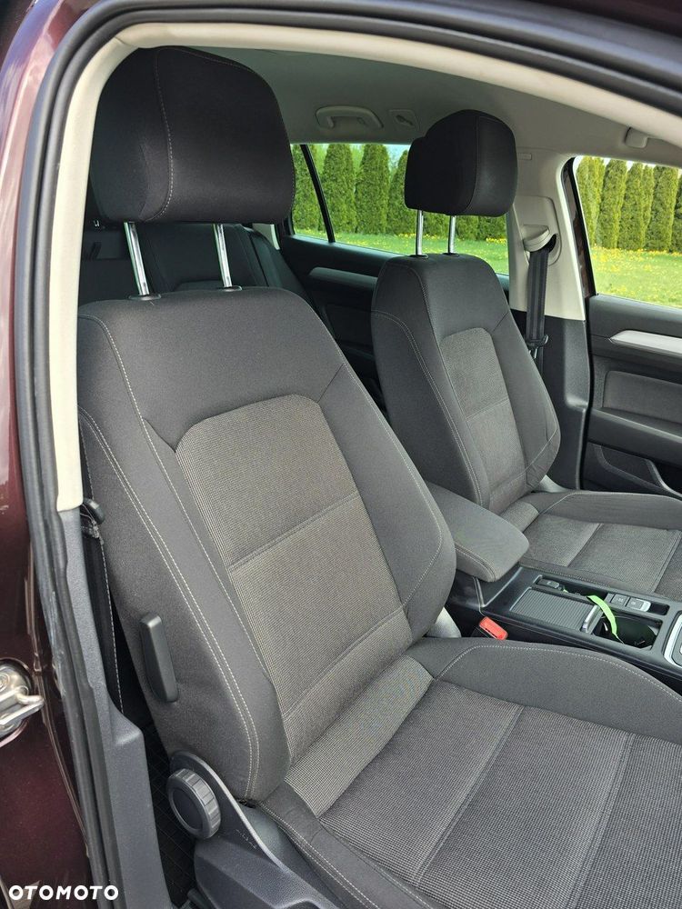 Volkswagen Passat - 25