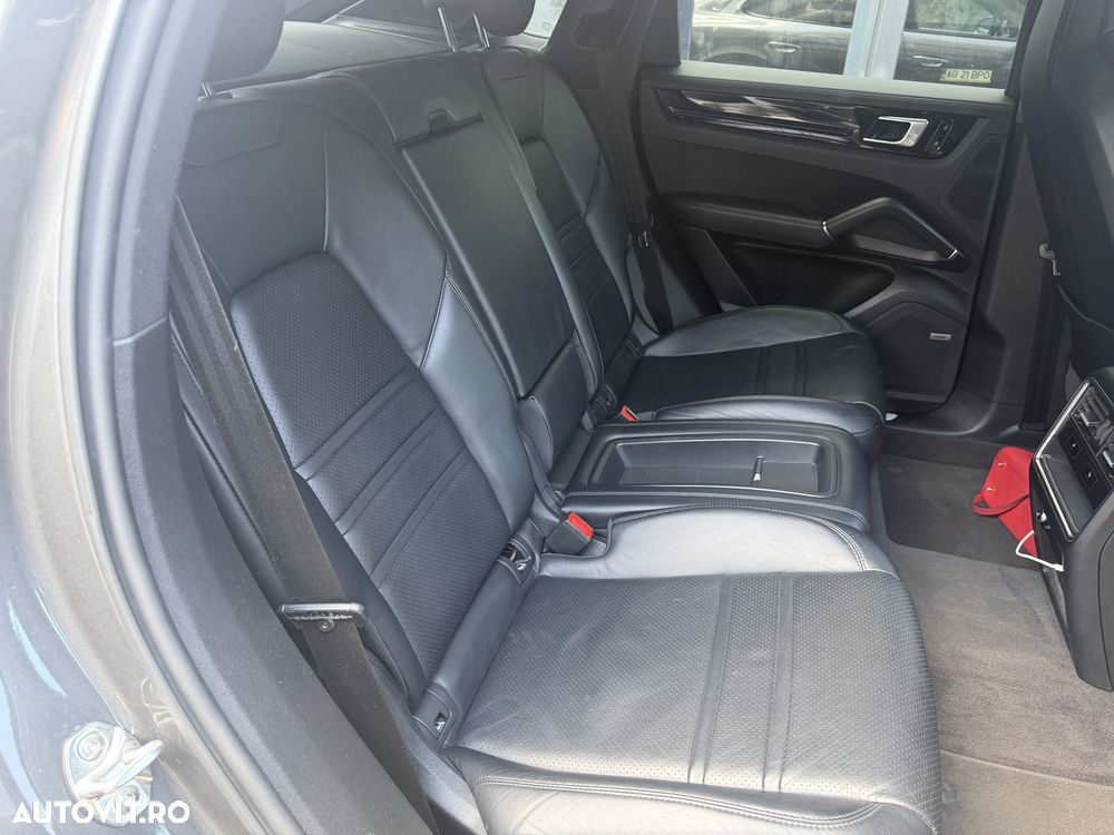 Porsche Cayenne Coupe Standard - 13