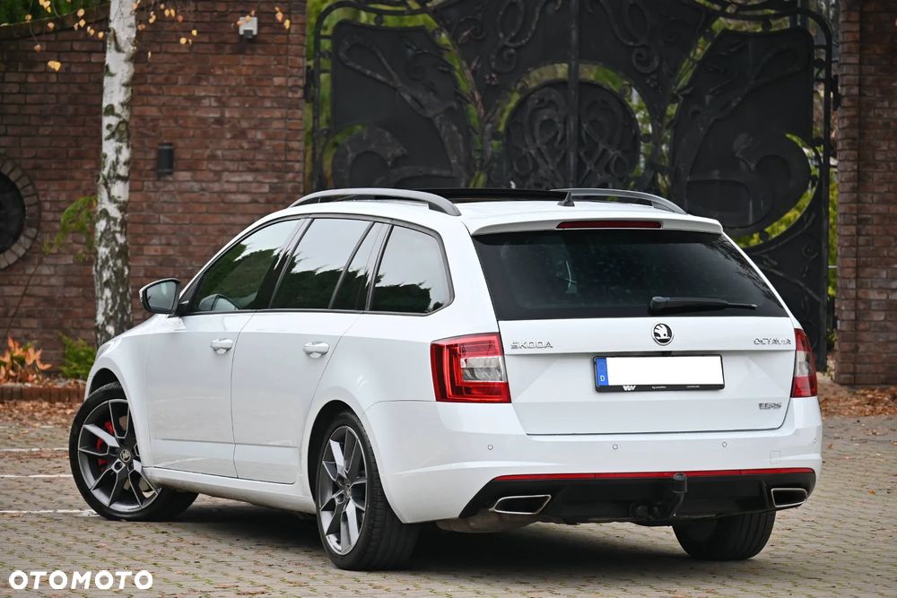 Skoda Octavia Combi 2.0 TDI DSG RS - 16