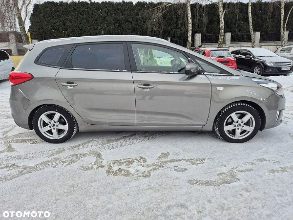 Kia Carens - 10
