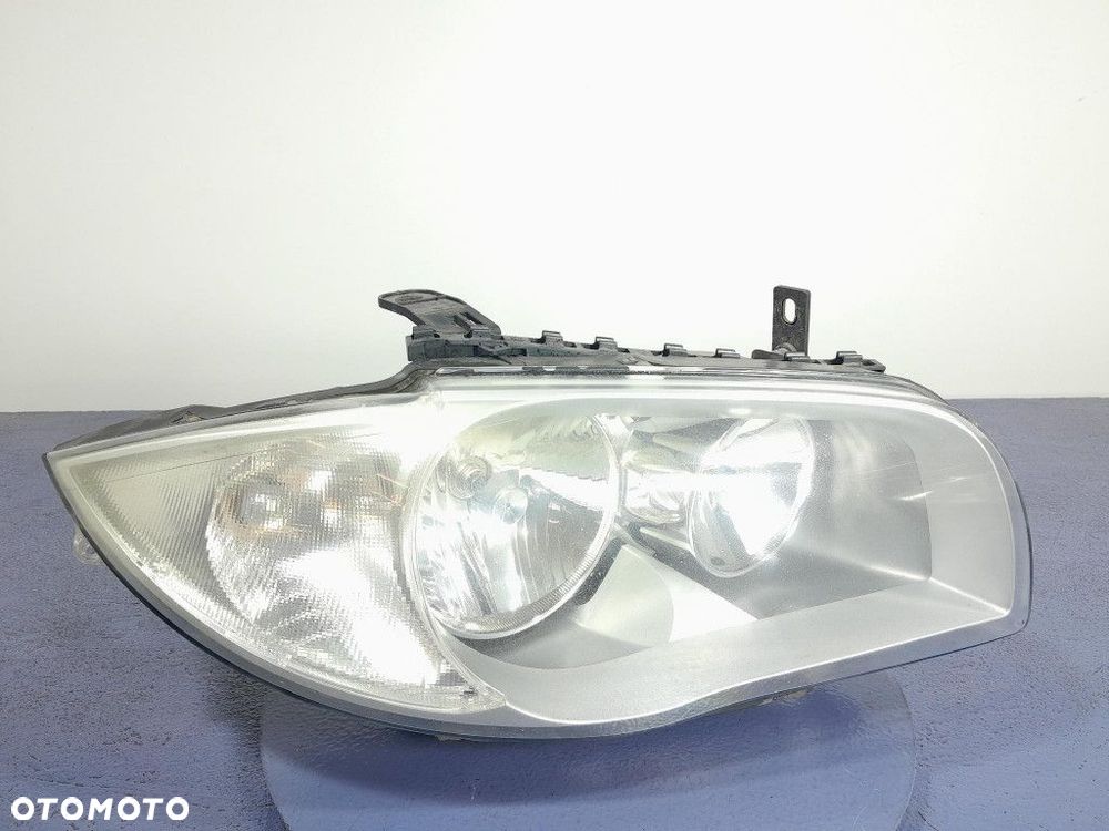 BMW 1 E87 REFLEKTOR PRZÓD PRZEDNI PRAWY EU 89310929 - 2