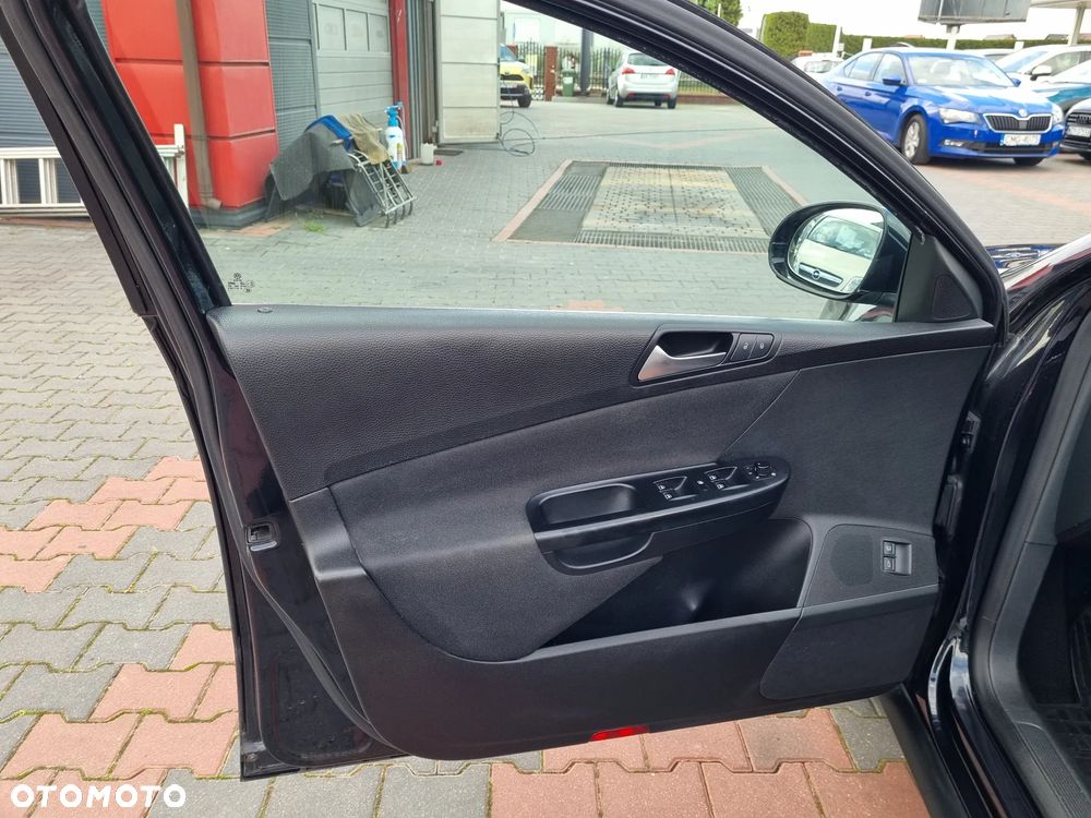 Volkswagen Passat 1.6 TDI DPF BlueMot Comfortline - 9