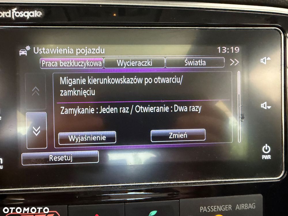 Mitsubishi Outlander Intense + - 23