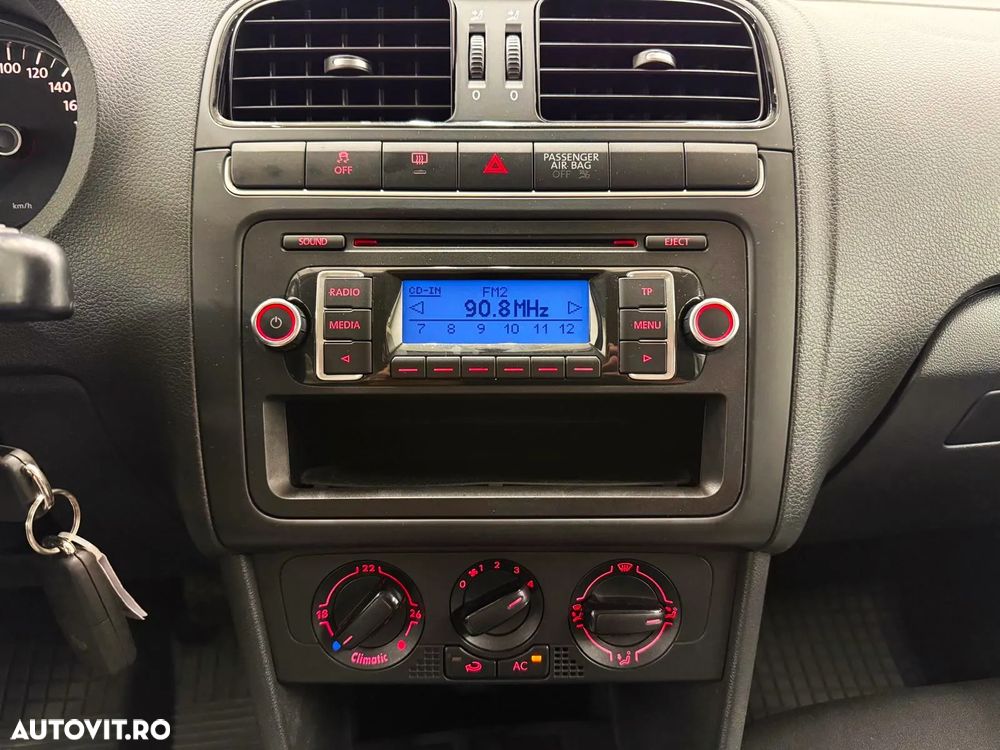 Volkswagen Polo - 8