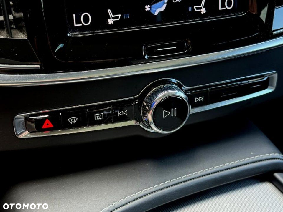 Volvo V90 Cross Country - 36