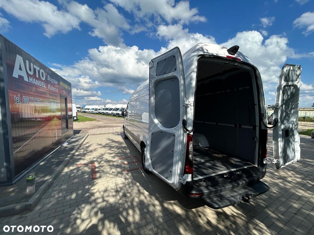 Mercedes-Benz Sprinter - 11