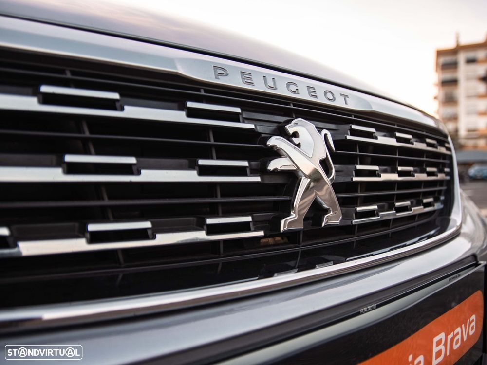 Peugeot 308 1.2 PureTech Allure Pack EAT8 - 23