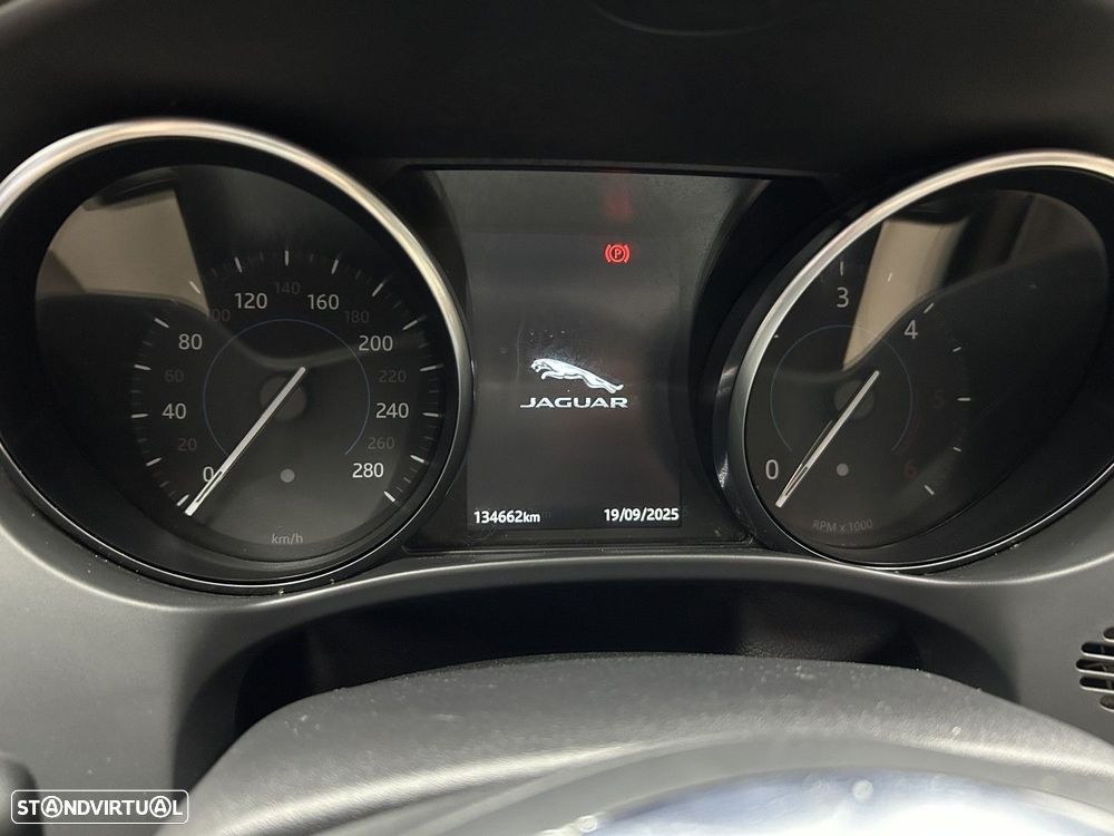 Jaguar F-Pace 2.0 i4D Prestige AWD - 8