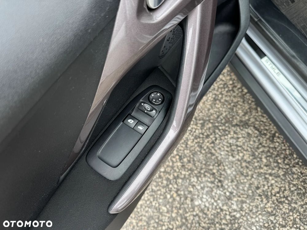 Peugeot 2008 1.2 Pure Tech Style S&S - 23