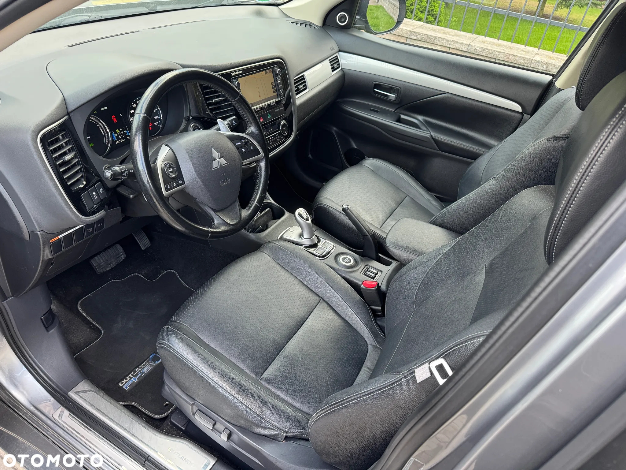 Mitsubishi Outlander PHEV Instyle NAVI + - 12