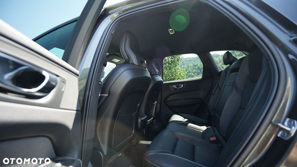 Volvo XC 60 B4 D AWD R-Design - 19