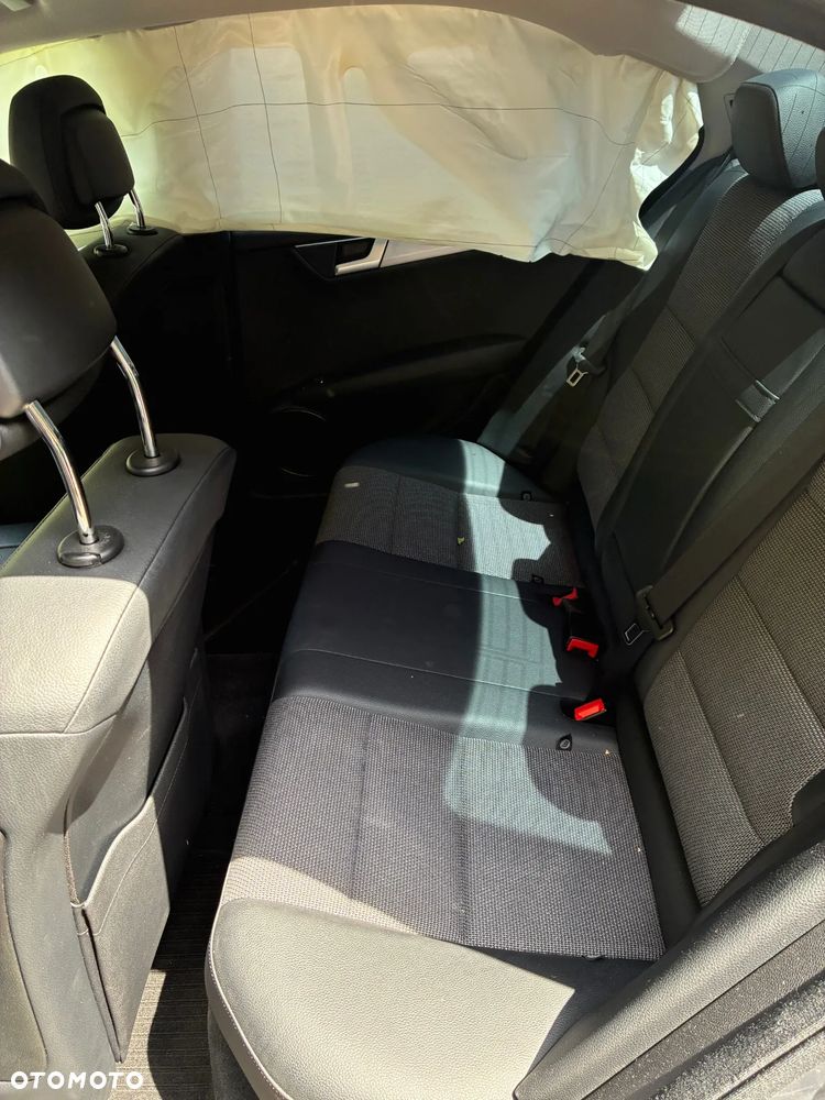 Mercedes-Benz Klasa C 180 CGI Automatik BlueEFFICIENCY Avantgarde - 12