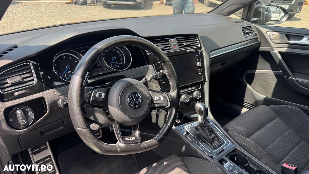 Volkswagen Golf - 23