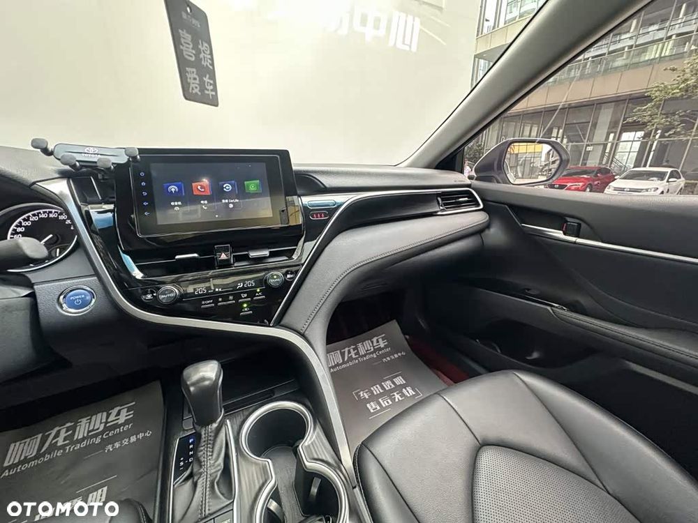 Toyota Camry Luxury - 19