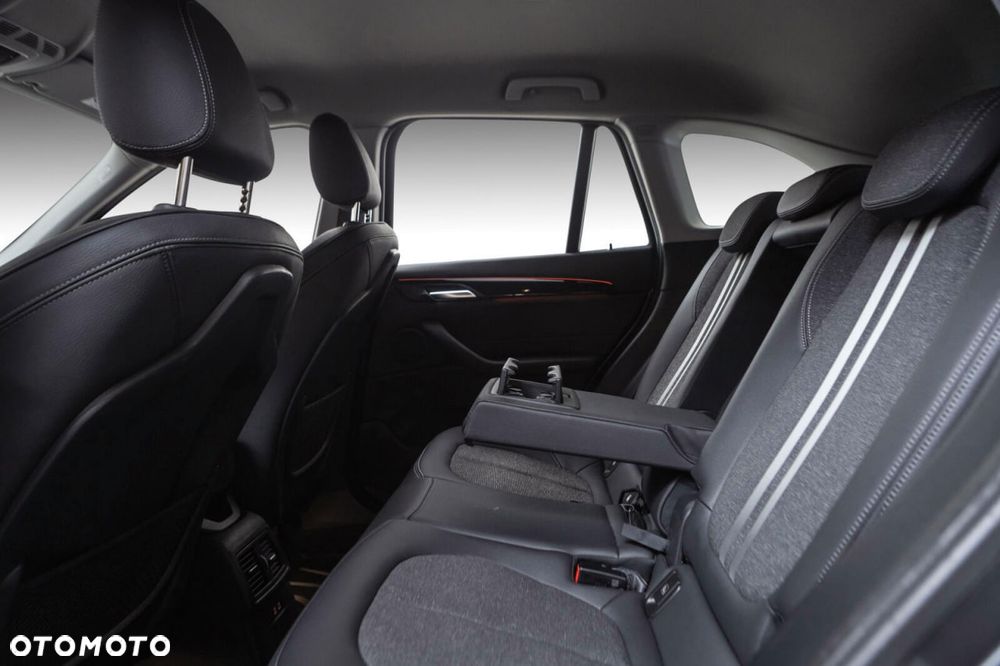 BMW X1 xDrive25e Sport Line - 7