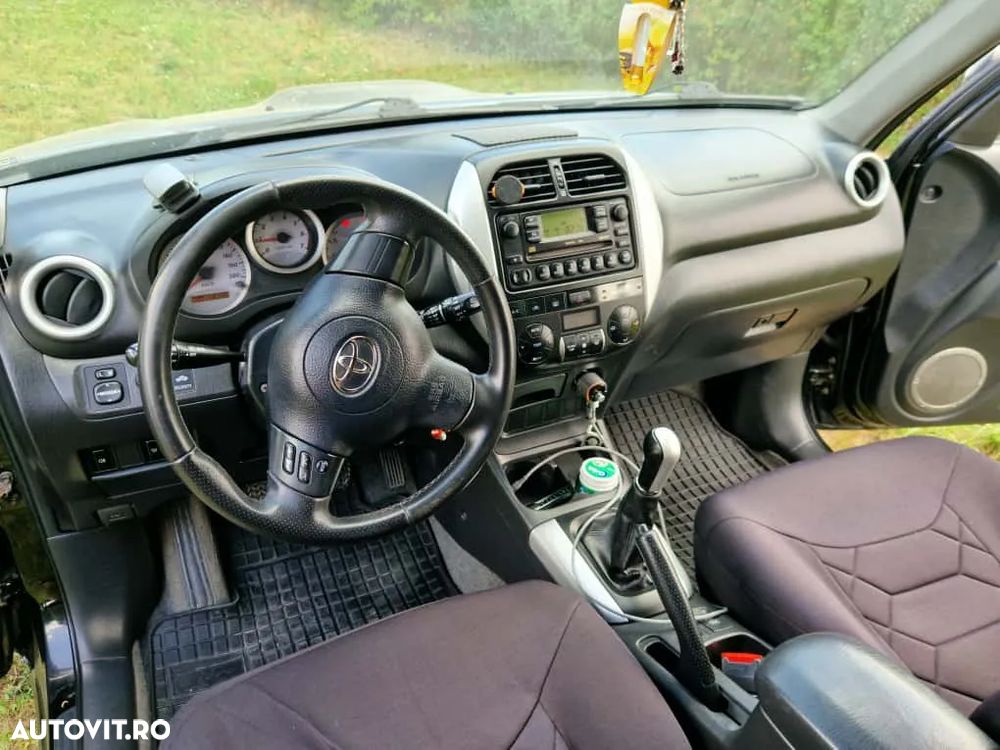 Toyota RAV4 D-4D 4x4 - 16