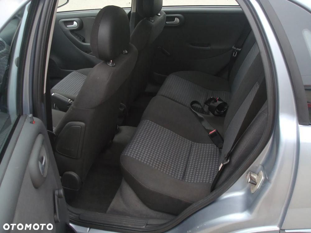Opel Corsa 1.4 16V Cosmo - 28