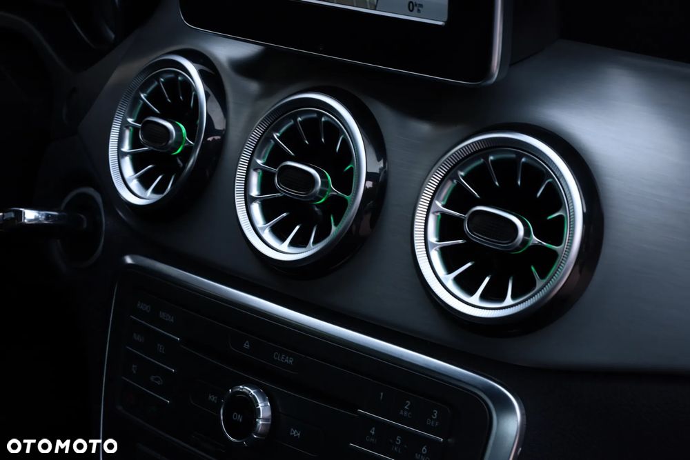 Mercedes-Benz CLA 180 AMG Line - 33