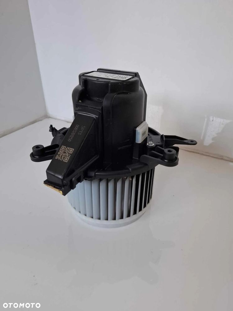 SILNICZEK WENTYLATOR DMUCHAWY NAWIEWU PEUGEOT 3008 II 16- - 2