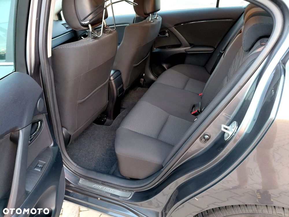 Toyota Avensis - 9