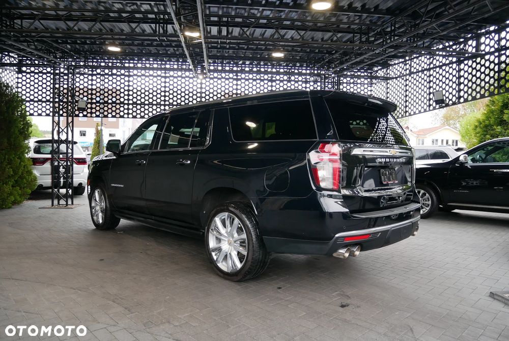 Chevrolet Suburban - 4