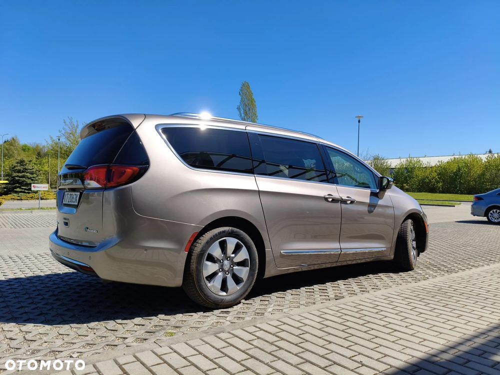 Chrysler Pacifica - 8
