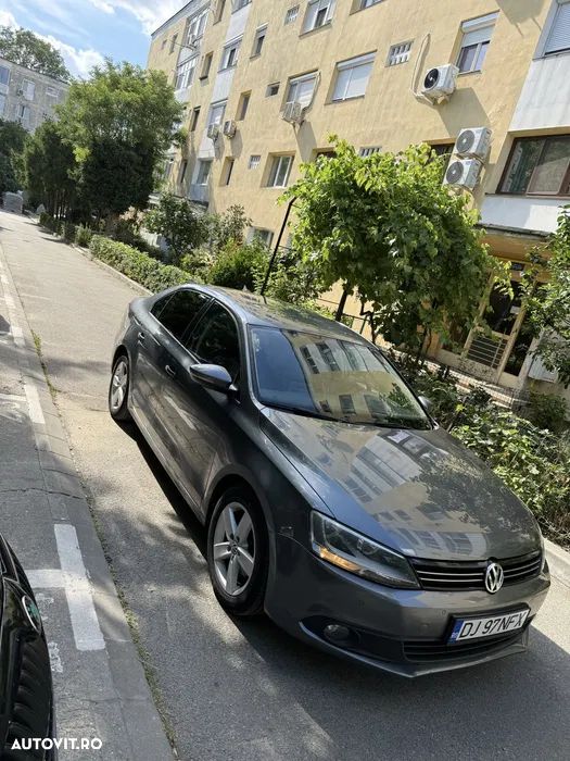Volkswagen Jetta - 1