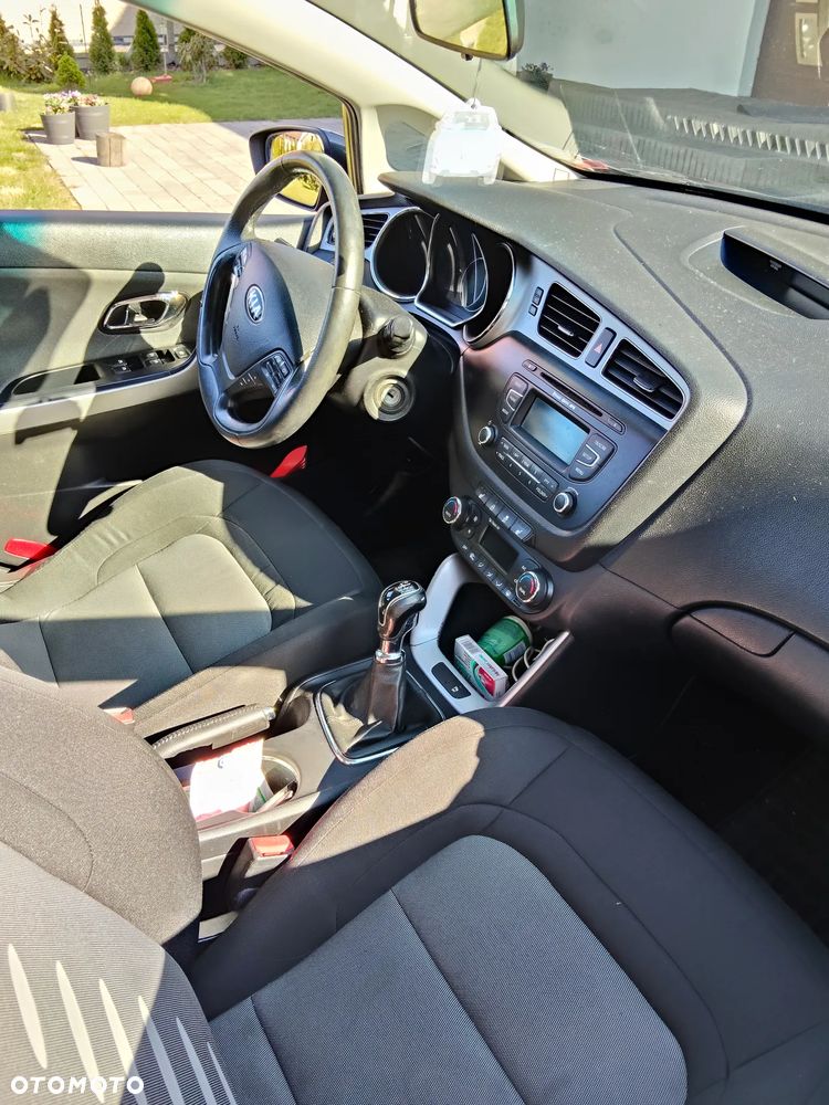 Kia Ceed 1.6 CRDi 128 Dream Team Edition - 13