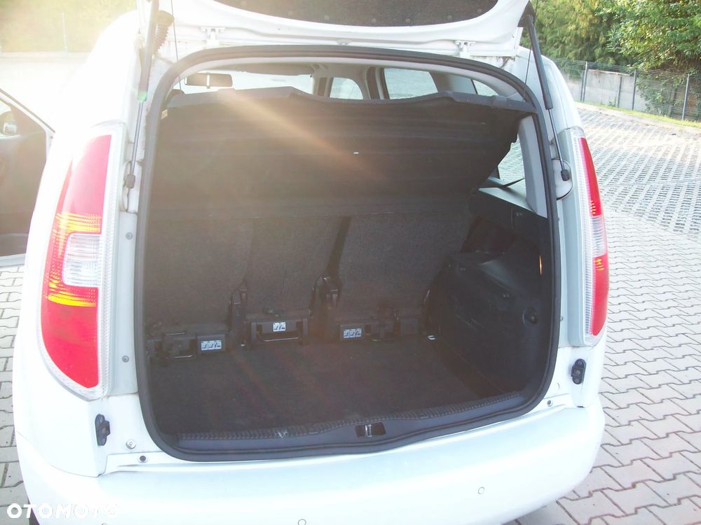 Skoda Roomster 1.4 16V Comfort - 11