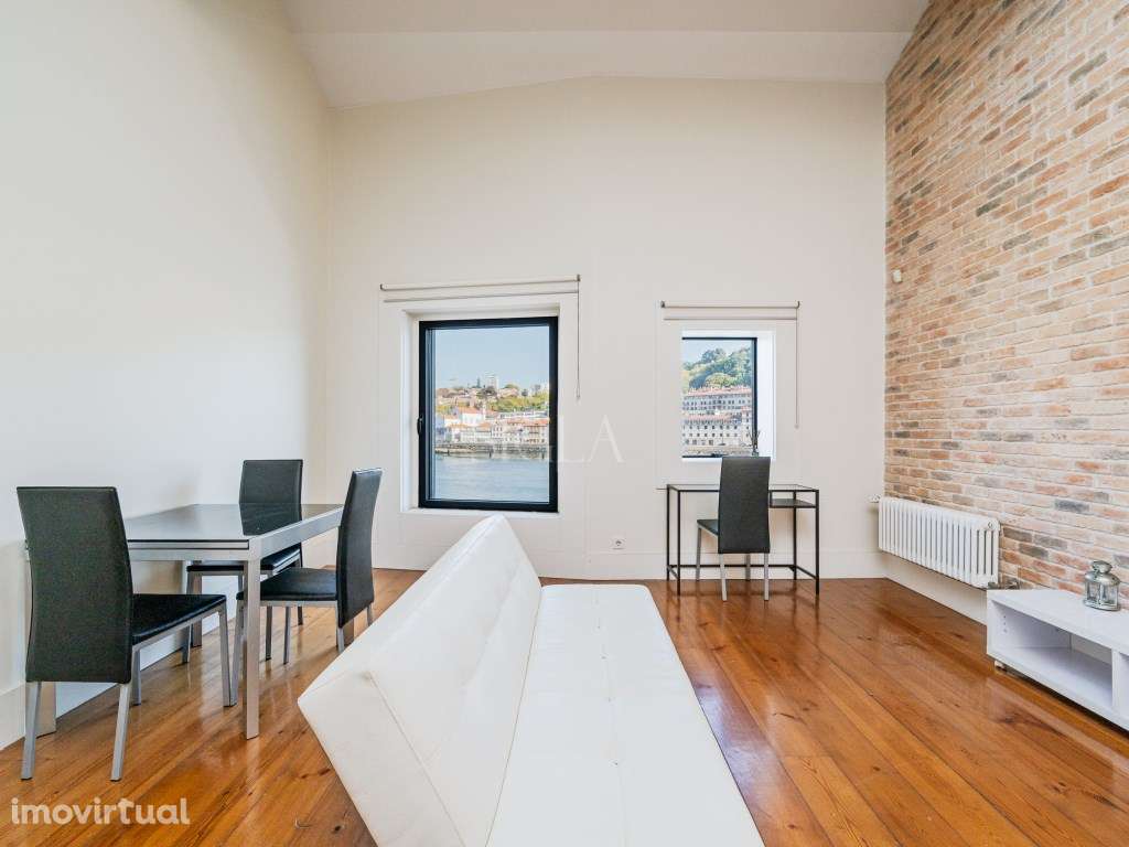 Apartamento T2 Triplex na margem fluvial de Gaia com vista rio - Grande imagem: 2/26