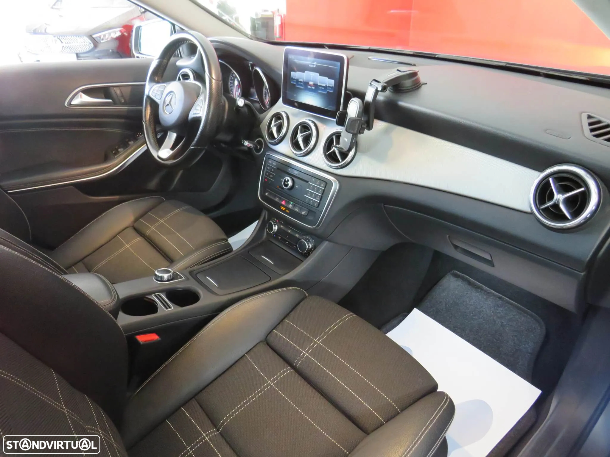 Mercedes-Benz GLA 200 d 7G-DCT Urban - 31
