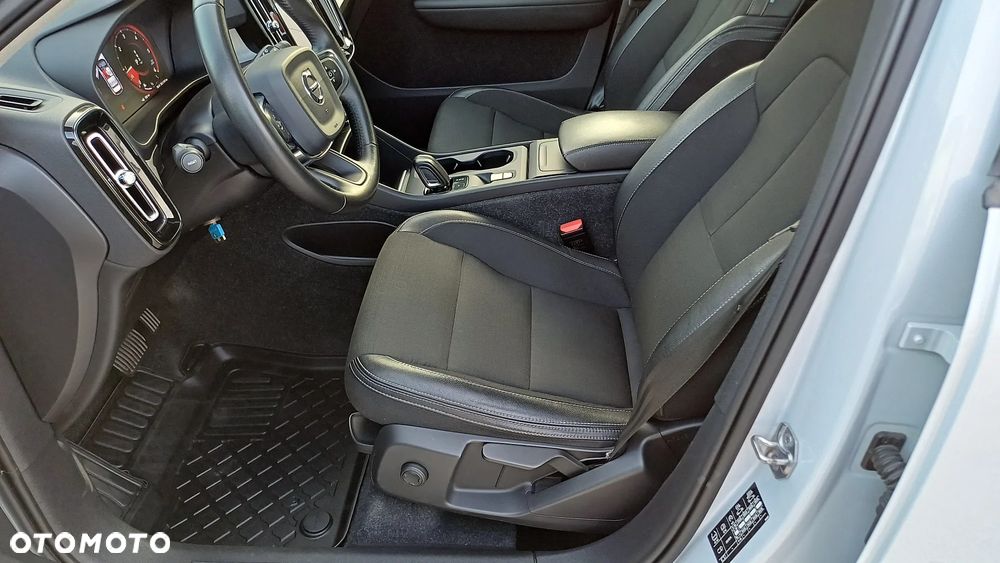Volvo XC 40 D3 AWD Geartronic Momentum - 23