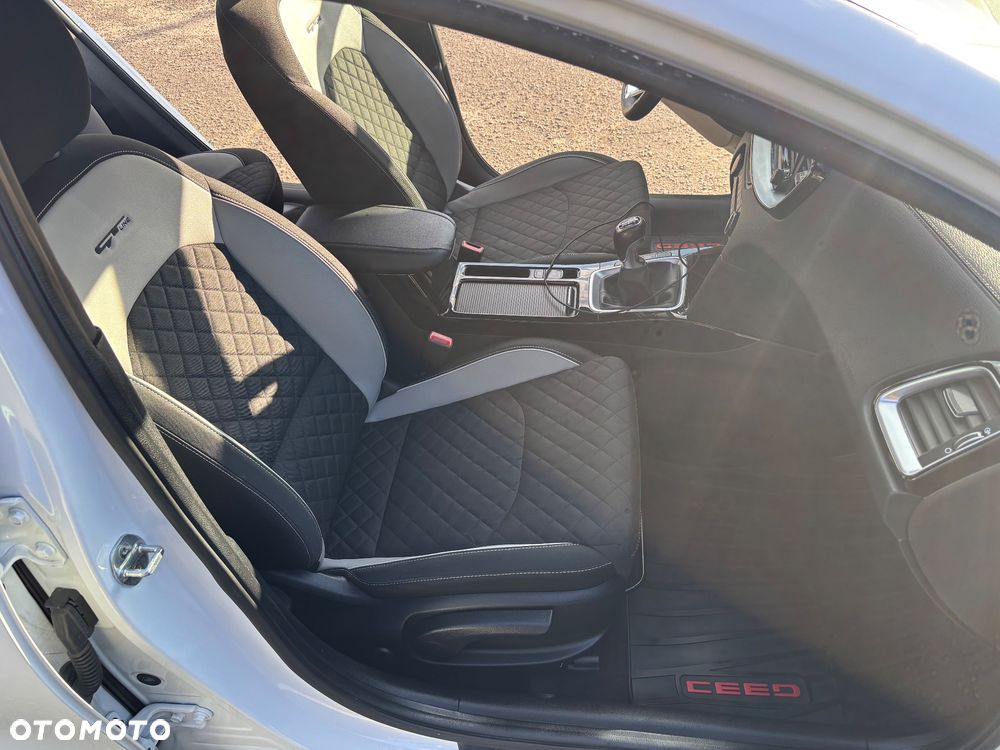 Kia ProCeed 1.5 T-GDI GT Line - 29